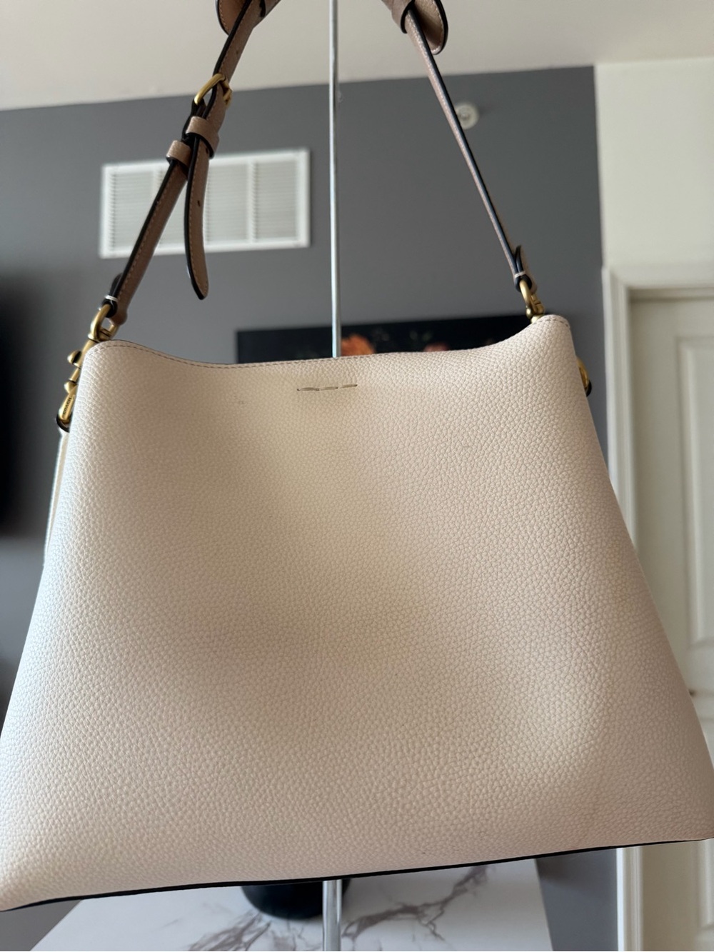 Coach Cream Leather Shoulder Bag with Gold Hardware - Picture 2 of 6